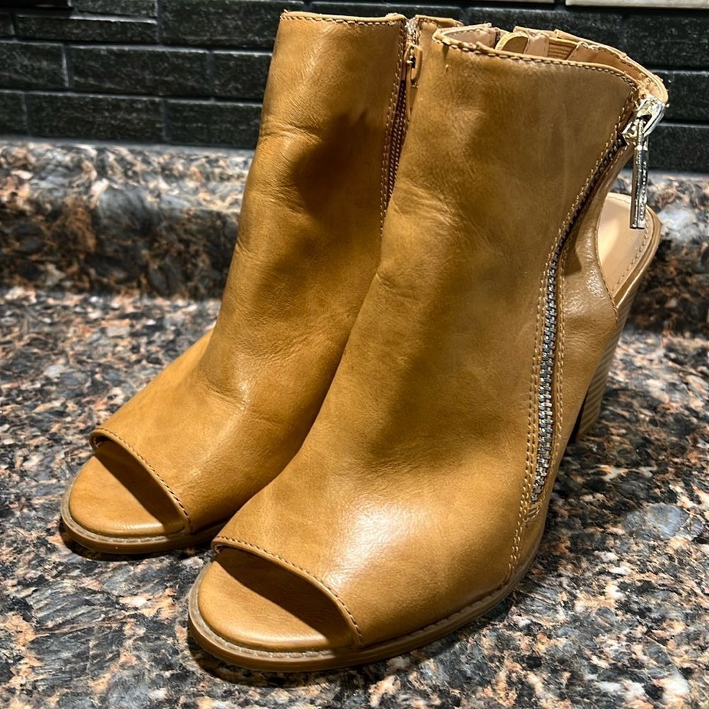 Express Heels Size 8 Tan Color